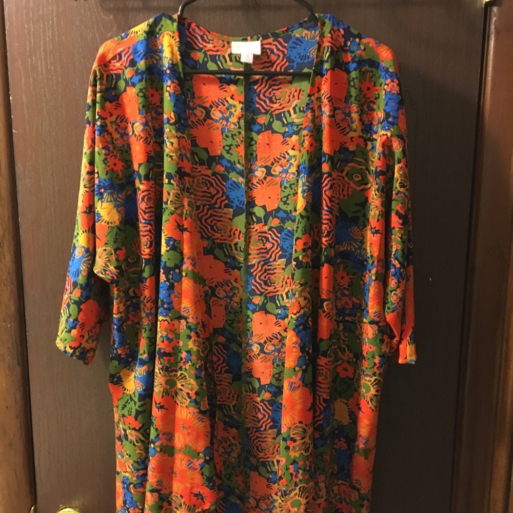 LULAROE LINDSAY KIMONO M
